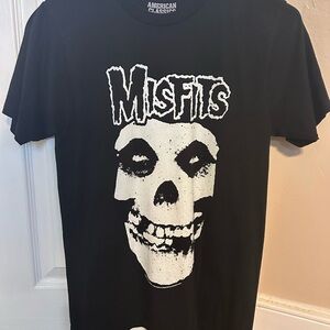 Hot Topic Black and White Misfits Skull Tee